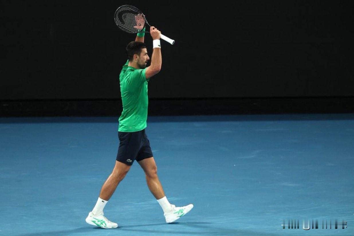 德约科维奇以6-3辛纳，赢得第二盘。在连续输给辛纳10盘后，诺瓦克终于在澳