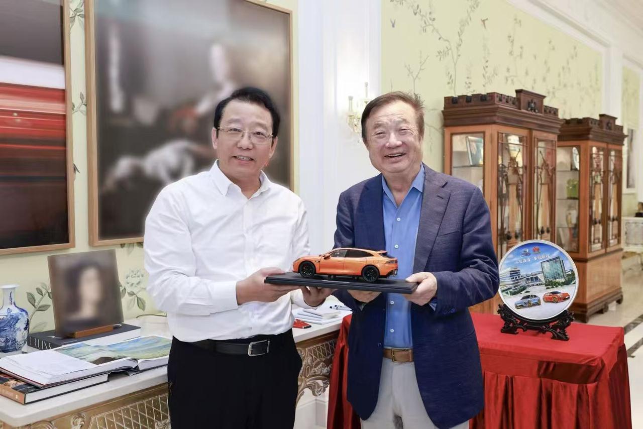 广汽集团冯兴亚再次拜访华为任正非！今天下午，广汽集团董事长冯兴亚发文称于昨日再次
