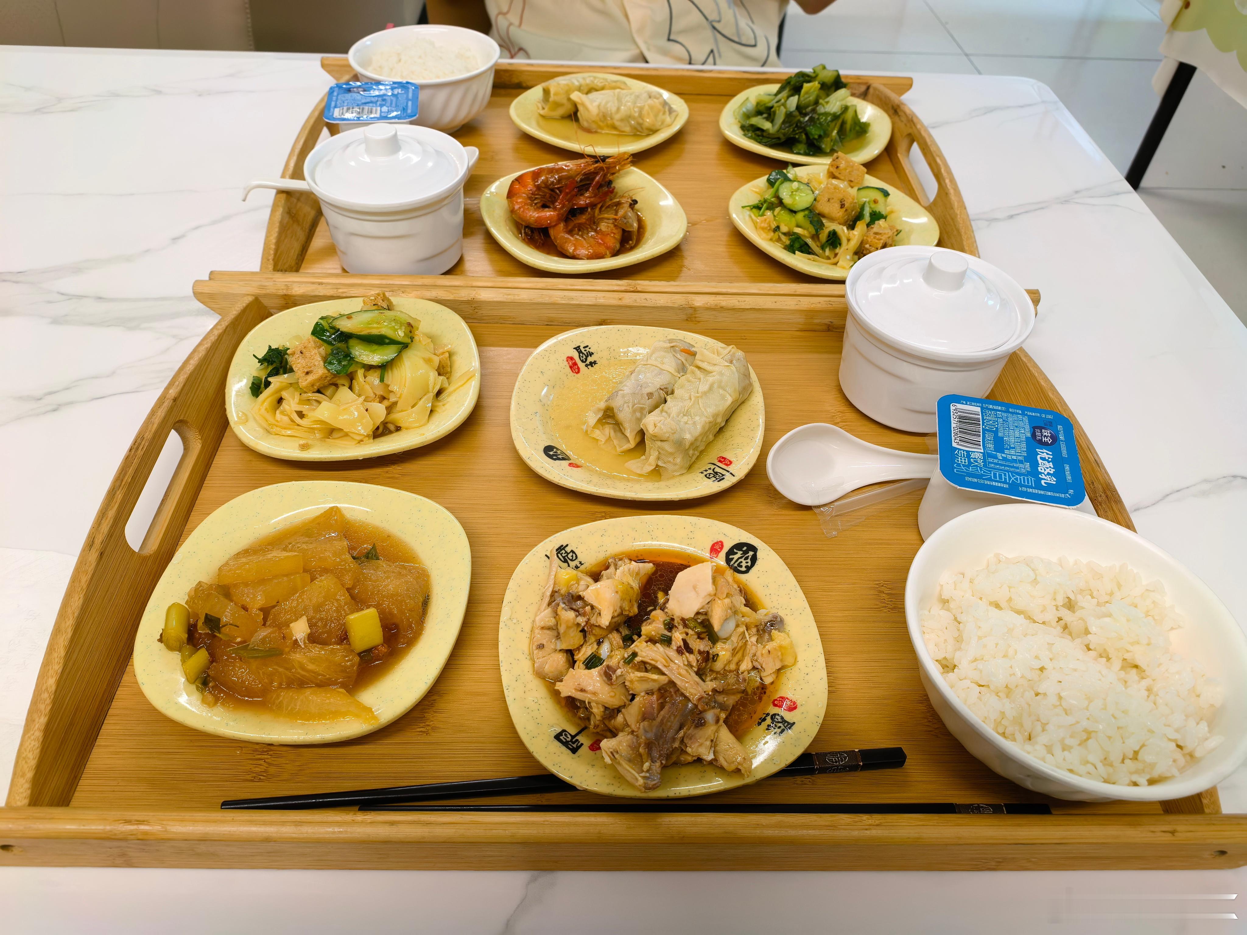 今天回鸿蒙智行大酒店吃饭这菜系是不是不错​​​