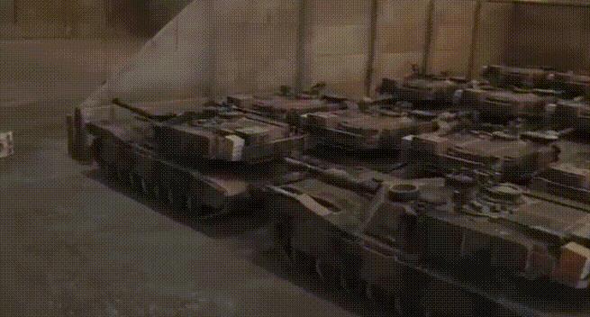澳大利亚援助乌克兰武装部队的49辆M1AI“艾布拉姆斯”坦克已经运抵乌克兰，当地