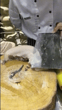 薄如蝉翼的刀功，非一日而成。