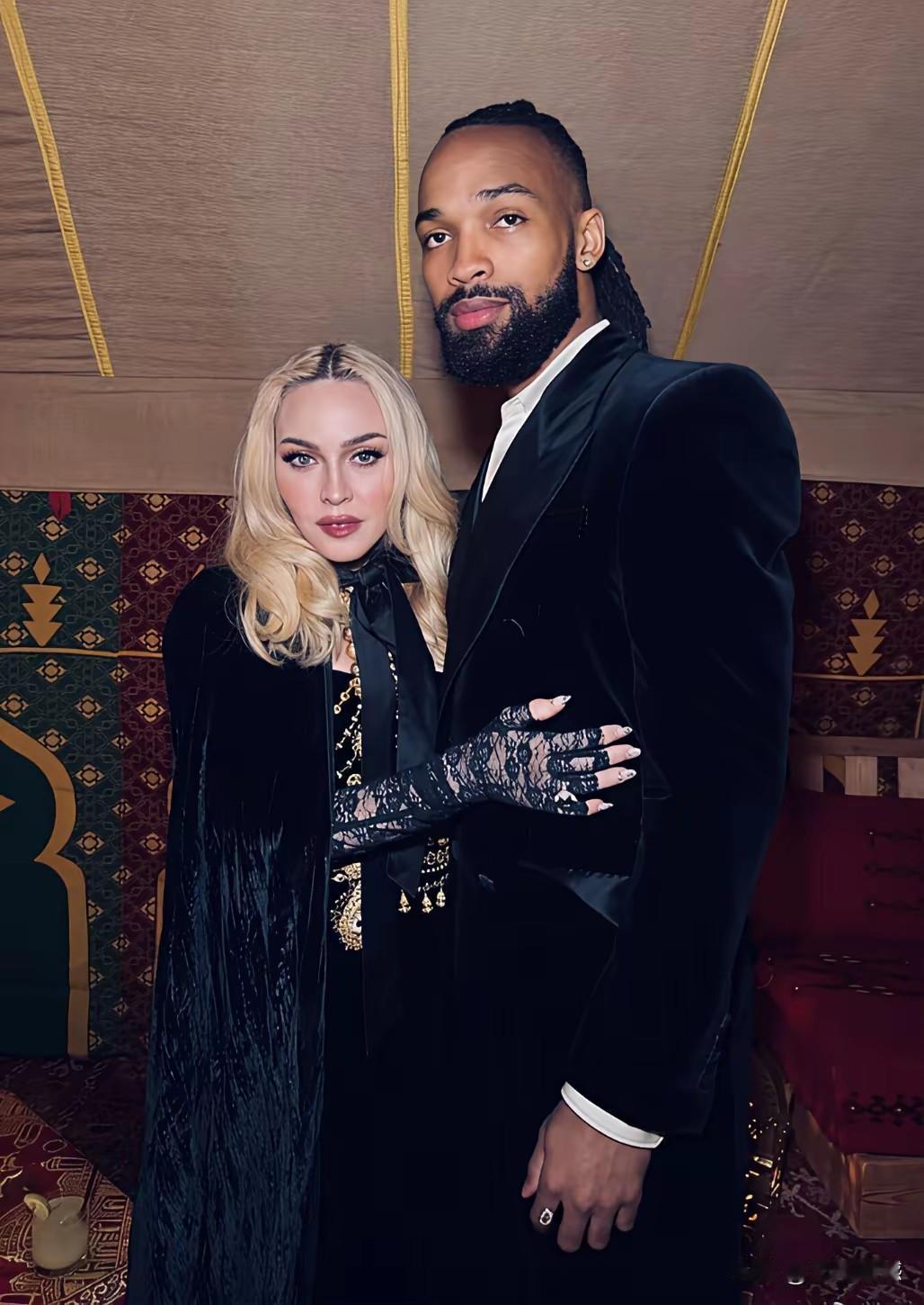 麦当娜今年67岁了，她的男友今年才29岁，两个人相差38岁，但是从她们的合影照片