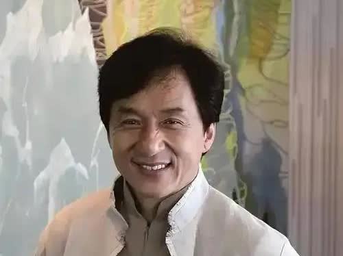 大家发现了吗？成龙这个人不能瞎琢磨，越琢磨你越会发现他这辈子都是