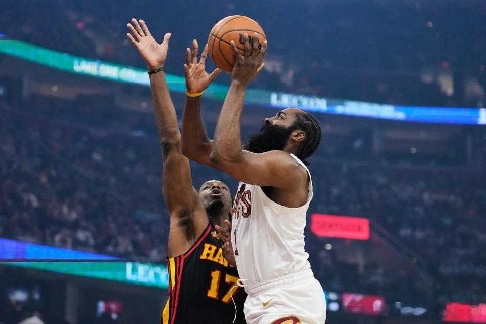 哈登变身队史第一人骑士122-116击败老鹰，哈登出战34分钟，23投6中，其中