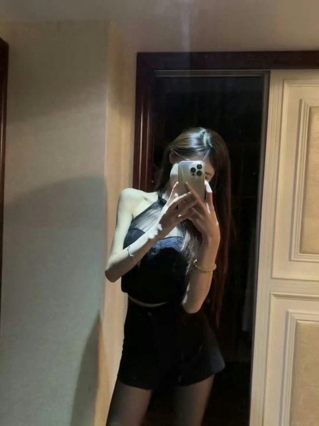 聪明男人背后都有个漂亮小女人