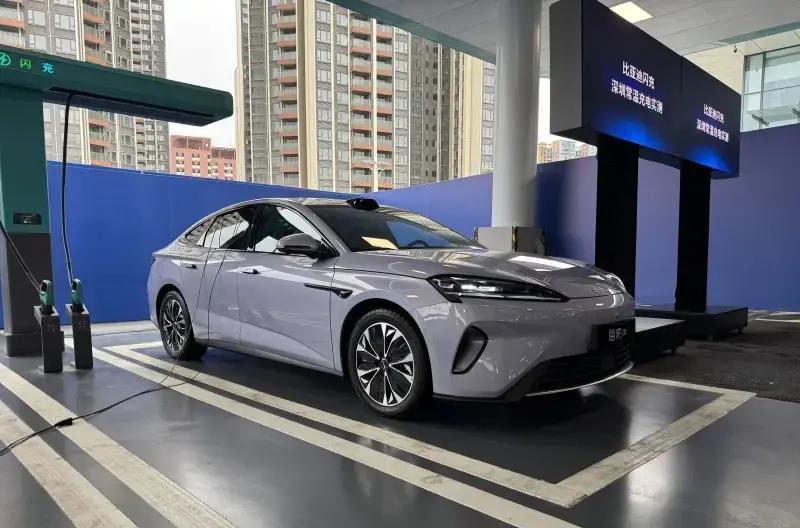 2026年3月5日深圳，比亚迪扔出一颗重磅炸弹：海豹07EV上市，16.99万起