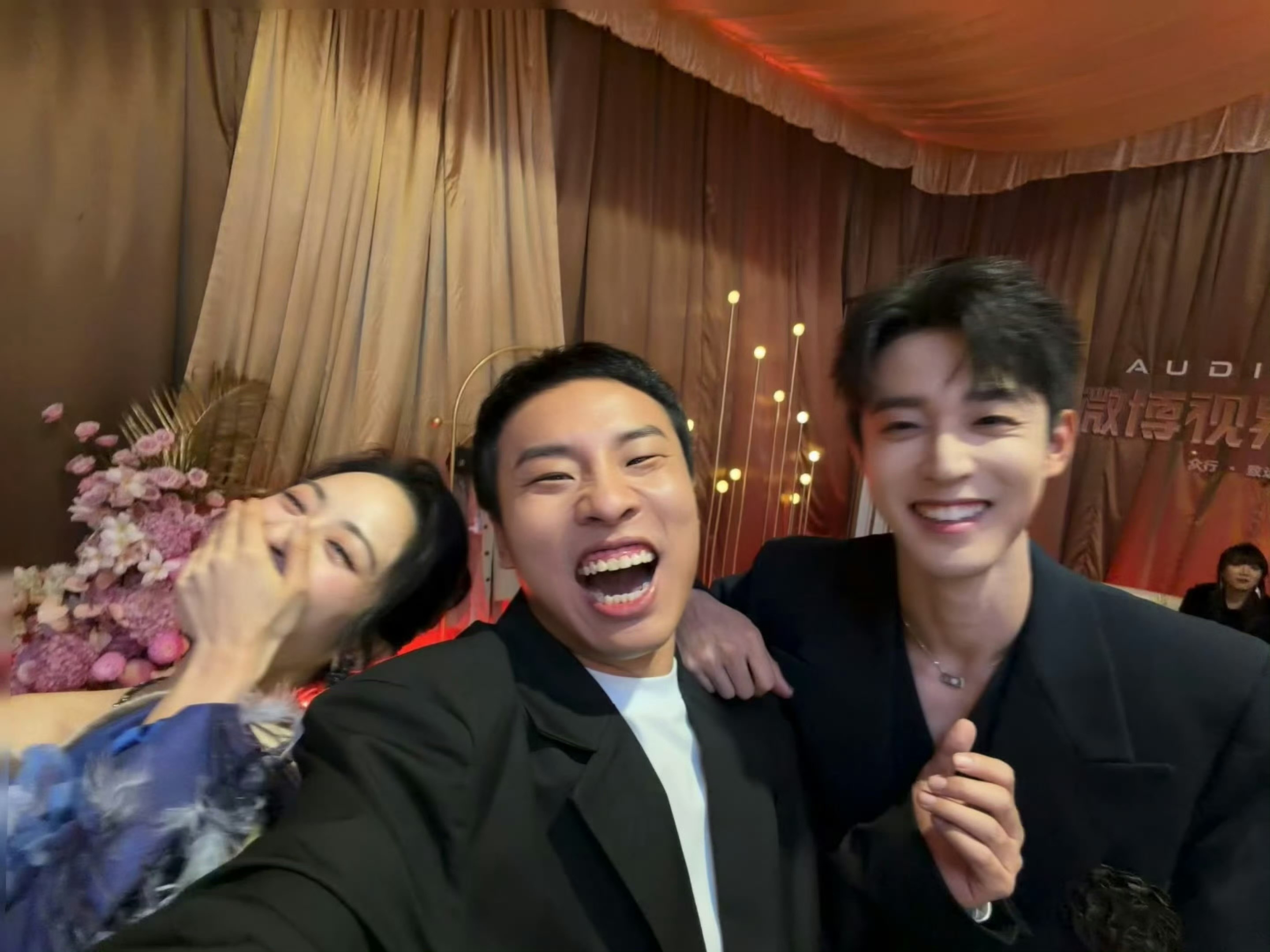 嬉皮笑脸的​​​