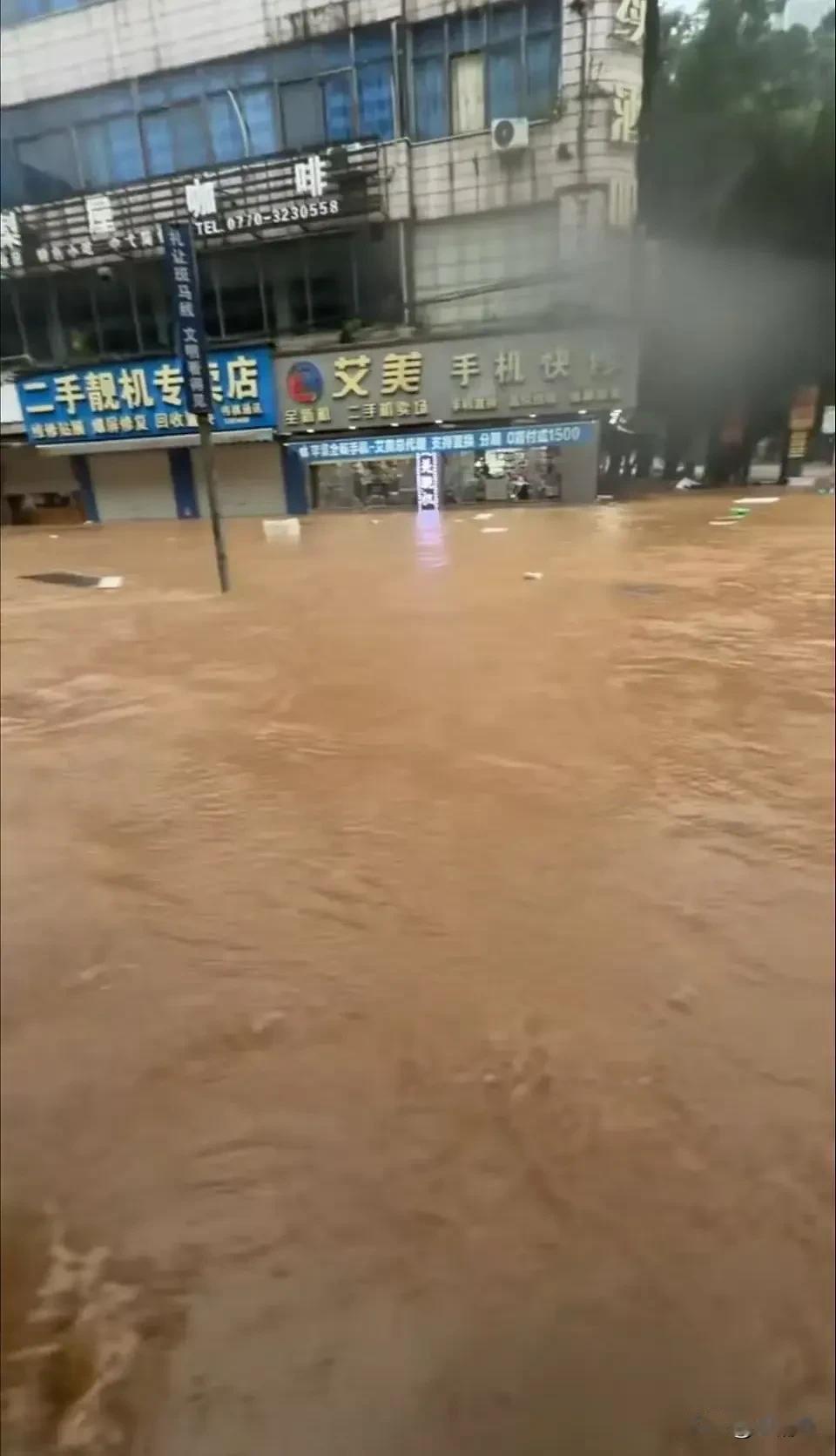 台风不常在广西登陆，但这次在防城港登陆影响都挺大的。以往台风一般在