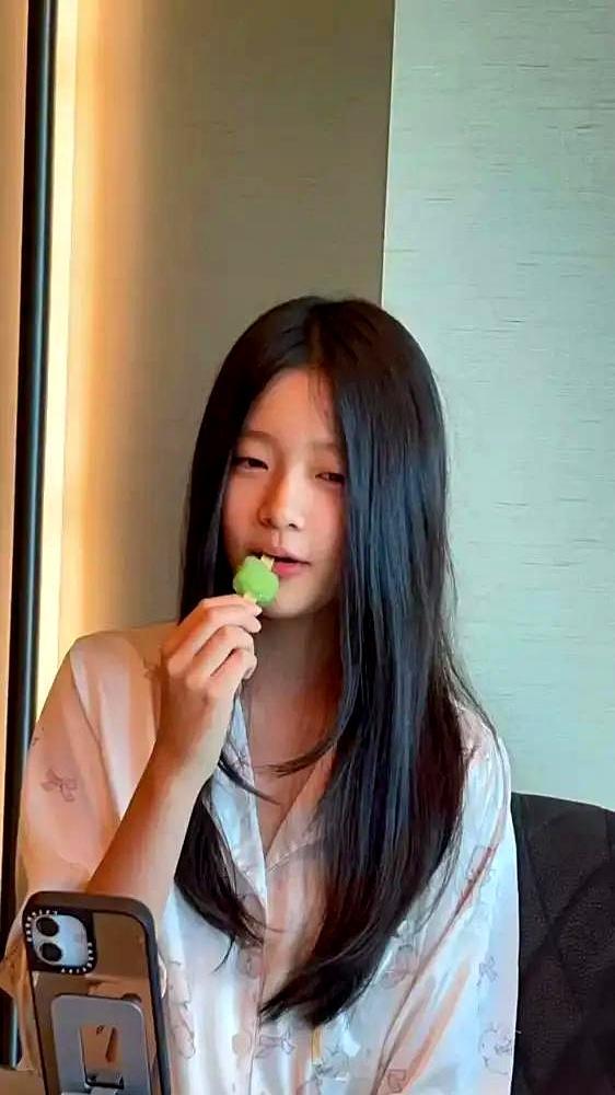 汪家这基因太邪门了，不管妈是谁，生出来的孩子鼻子都像复制粘贴。马筱梅刚生下