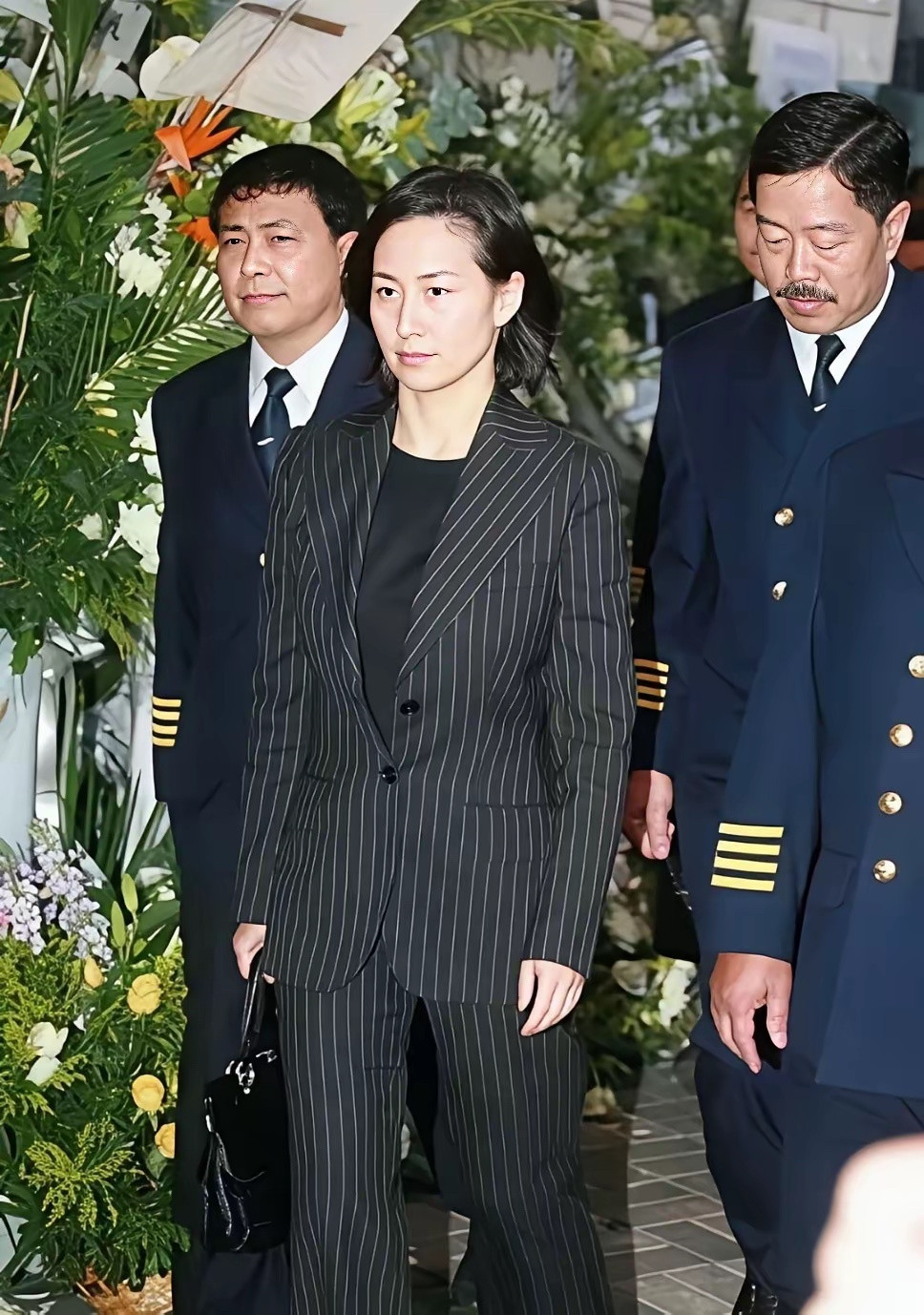 何超琼这么好的基因，没有子女，太可惜了