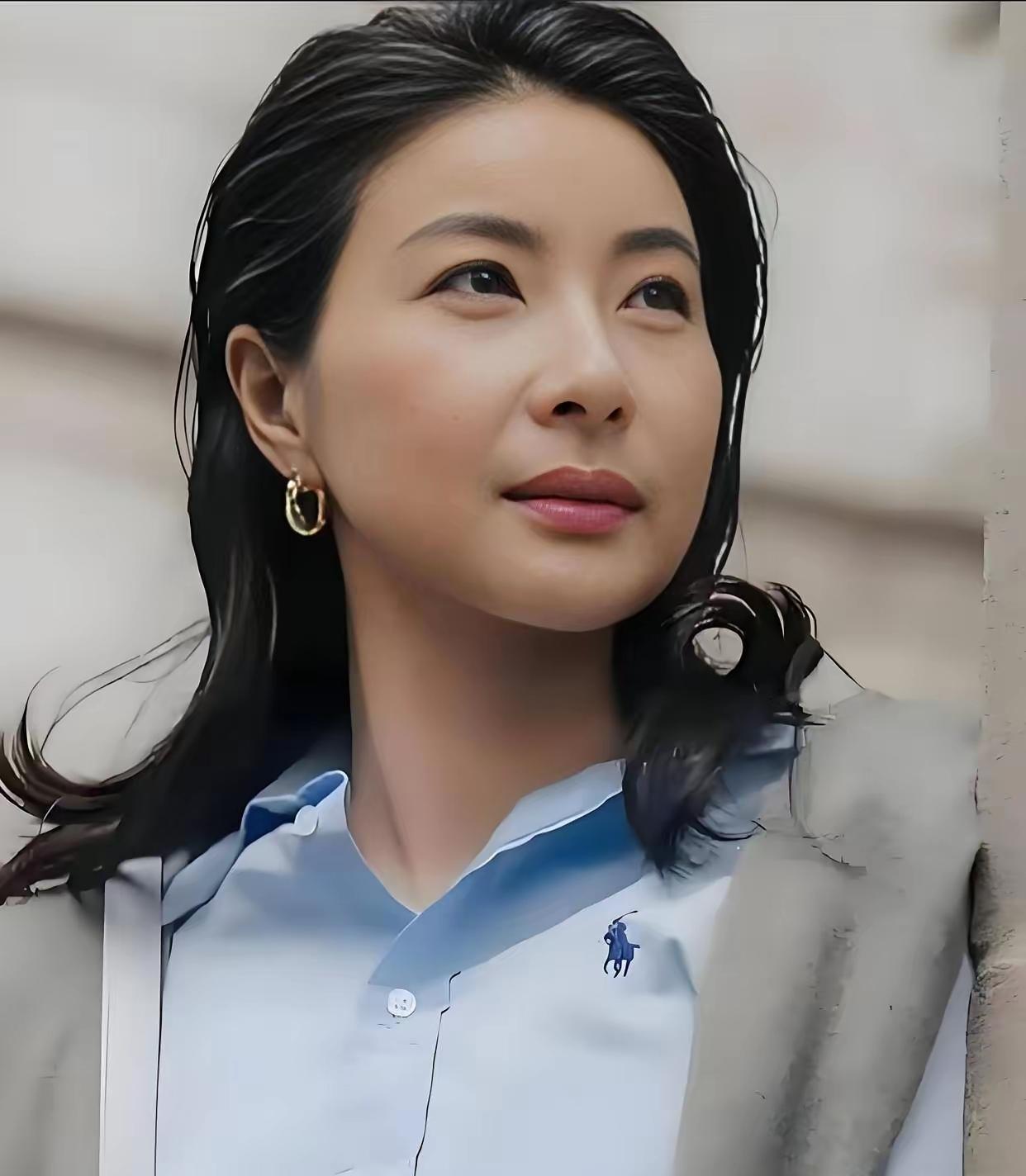 香港有算命大师说过，不敢给郭晶晶看相，这女人直接打破了相书里的所有定律。有人嚼舌