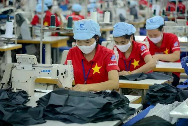 越南这几年的扶贫成绩单，确实拿得出手——贫困率从1990年代的近60%压到了20