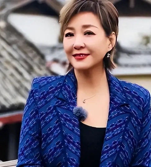 知名主持人李静自曝绝经全过程，激素断崖下跌，对男人都提不起半点兴趣！北京，做了二