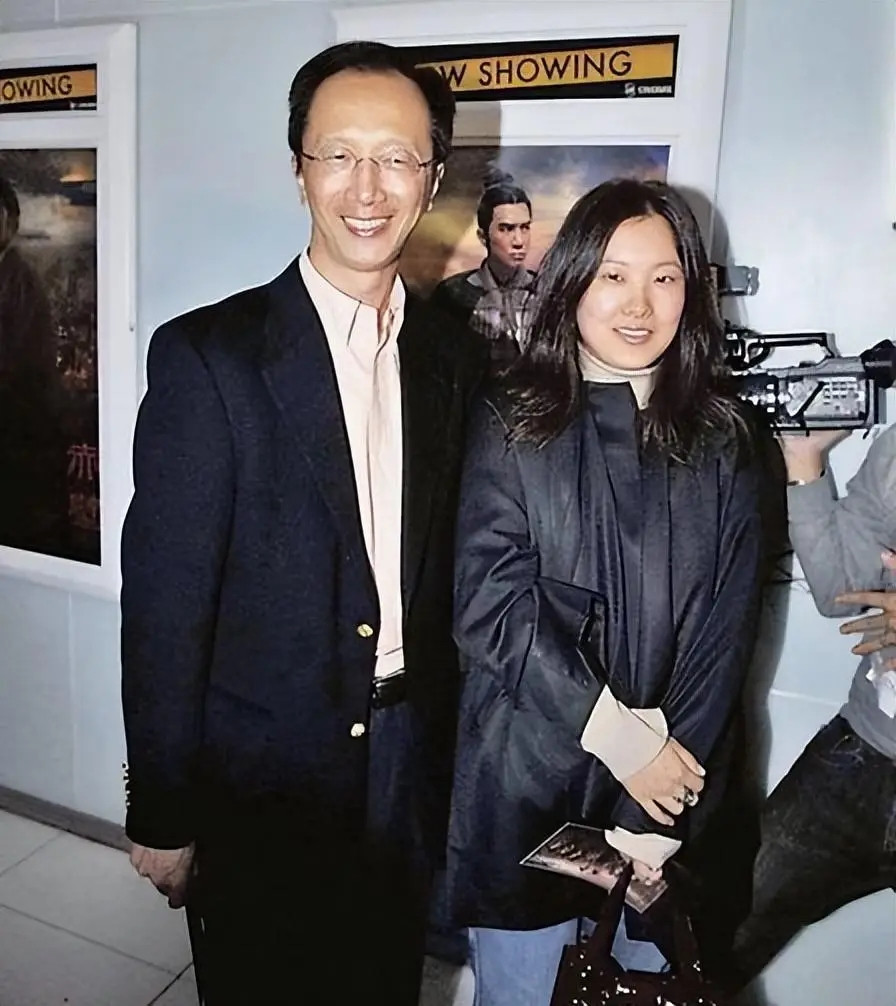 当年，67岁的梁锦松为了让伏明霞生孩子，花100亿买下亚洲最豪华的大医院，伏明霞