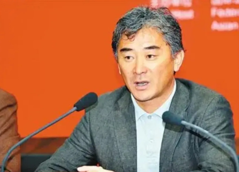 傅博、黎兵、王宝山这三人目前就是国内能拿出手的顶级面试团队了。前任国足主帅伊万