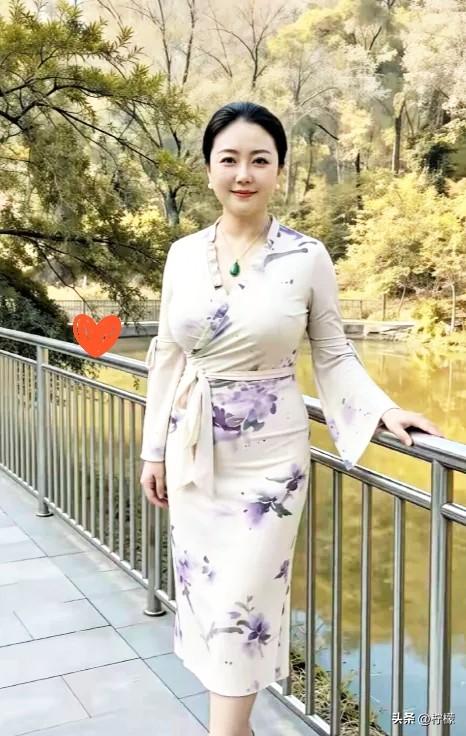 这才是真正的东方美人！长着一张标准的国泰民安脸，端庄又大气，看着就让人心里踏