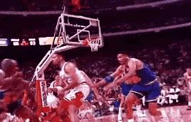 他的硬件被乔丹全面碾压，臂展短了13公分，摸高差了将近20厘米。但你可能没注意