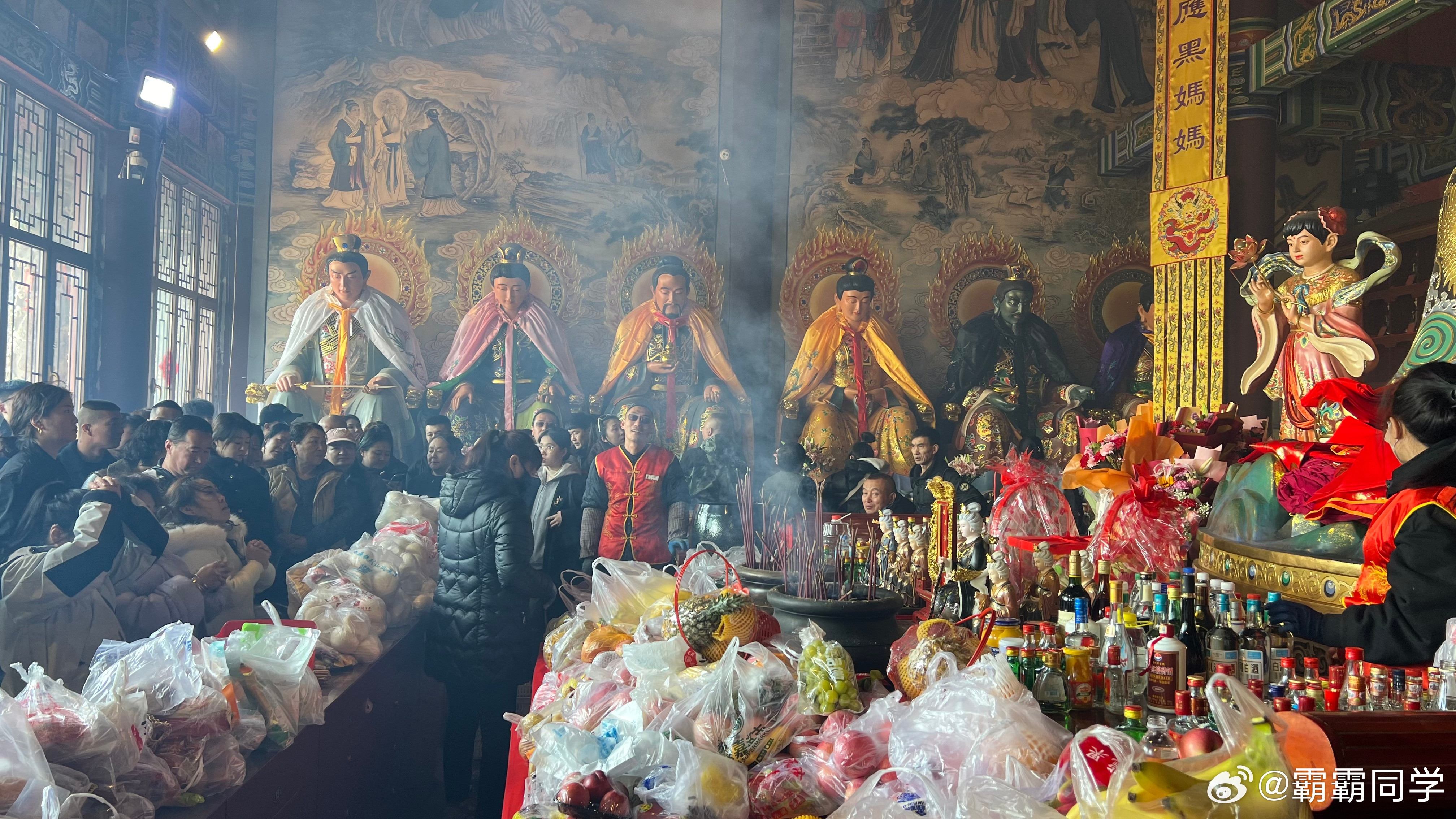 东北的冬天，就该来铁刹山这样玩。现在正是最美雪景季，银装素裹的民俗圣地，磁场强、