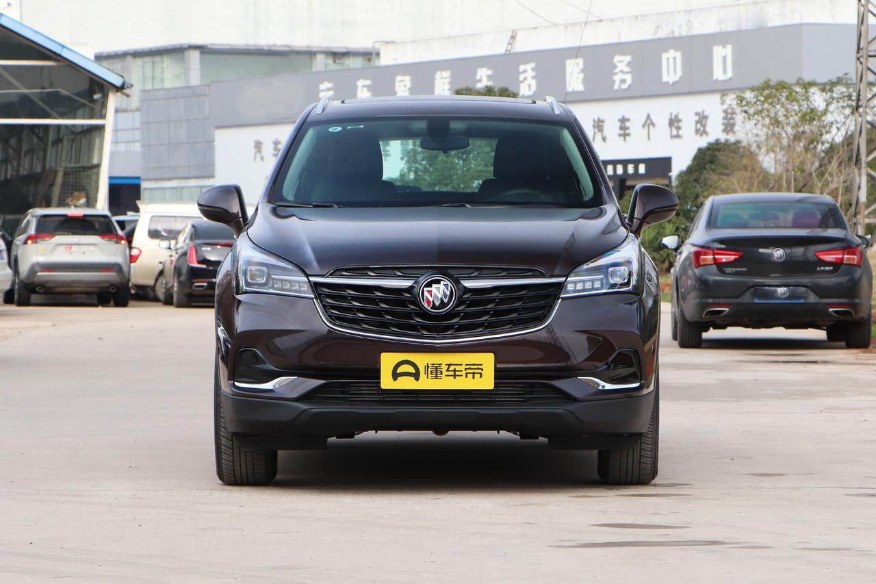 最近看了七八台二手昂科威Plus，这车空间是真的够用。后排我坐进去腿还有两拳多，