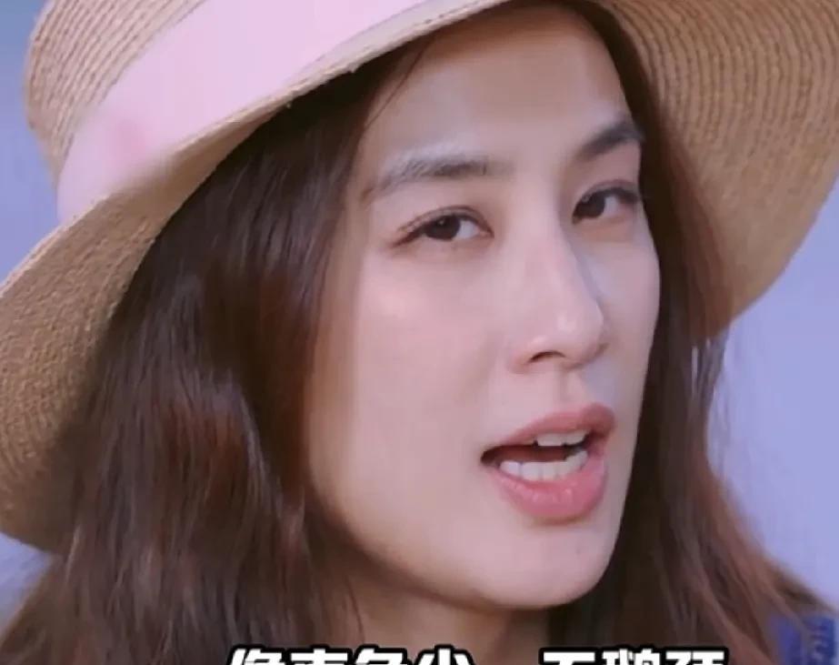 #黄圣依#不要因为流行，就焦虑，也不用刻意去追求，跟时尚一样，都是一个轮回。