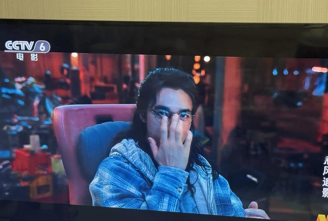 别家电视台播什么你猜得到，六公主播什么你自己都想不到。大年初一给你看江湖镖客《