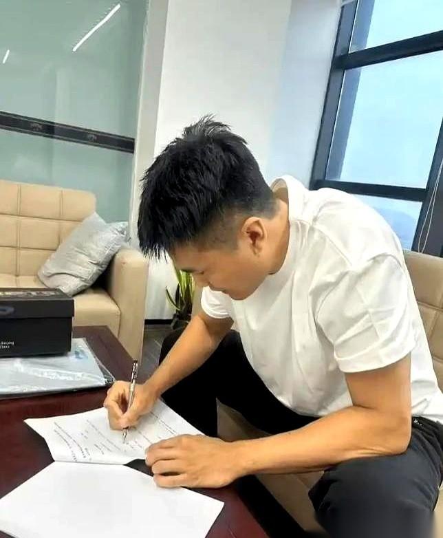 4万块钱！就因为想提前把车贷还清，直接被银行生生划走了大半年的工资。你以为提前