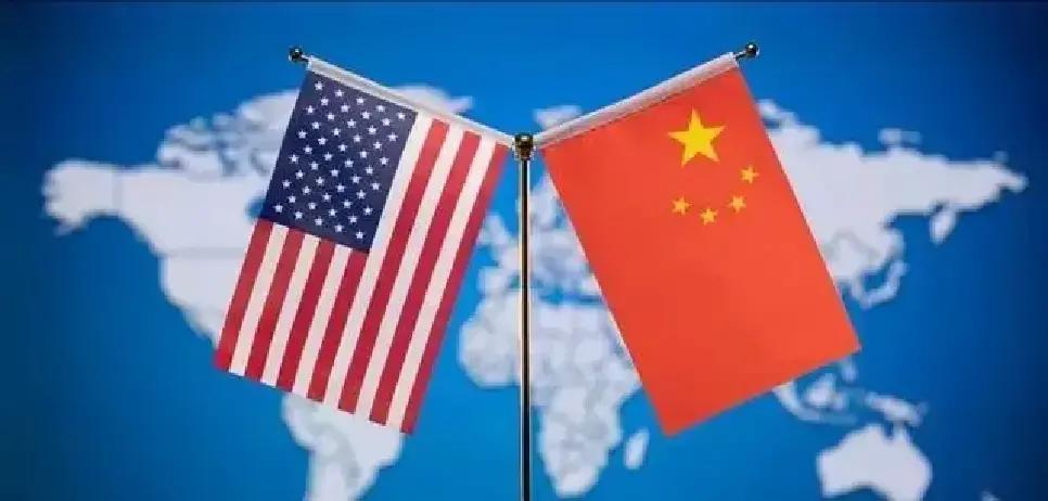 果不其然。美国经济学家萨克斯突然宣布了。他把话挑明：美国不再是唯一的