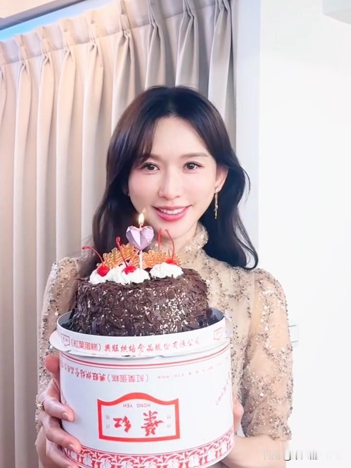 12月3日，林志玲发文说：“迟到的生日碎前片，被爱意惦记的温暖。谢谢爱着我的每一