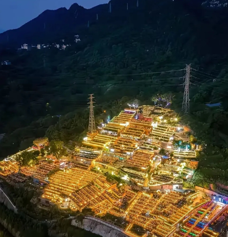 窝豁，重庆哈儿山遭拆除了！又少一个网红打卡点了。
