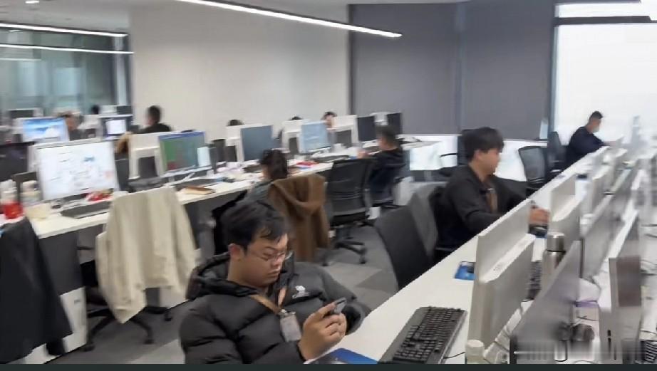 公司外聘的律师给我们讲了一个他们刚接手的仲裁，整个事情的起因是公司由于利润下滑严