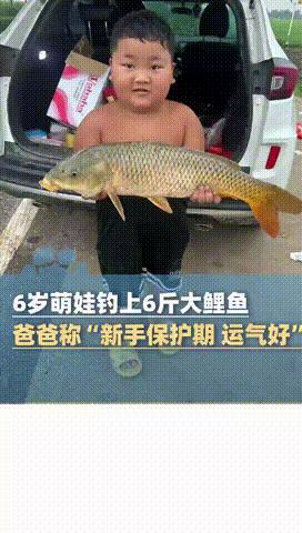 “这就是命啊！”河南周口，一男子嫌6岁儿子天天窝家里玩手机，就直接把他带出去钓鱼