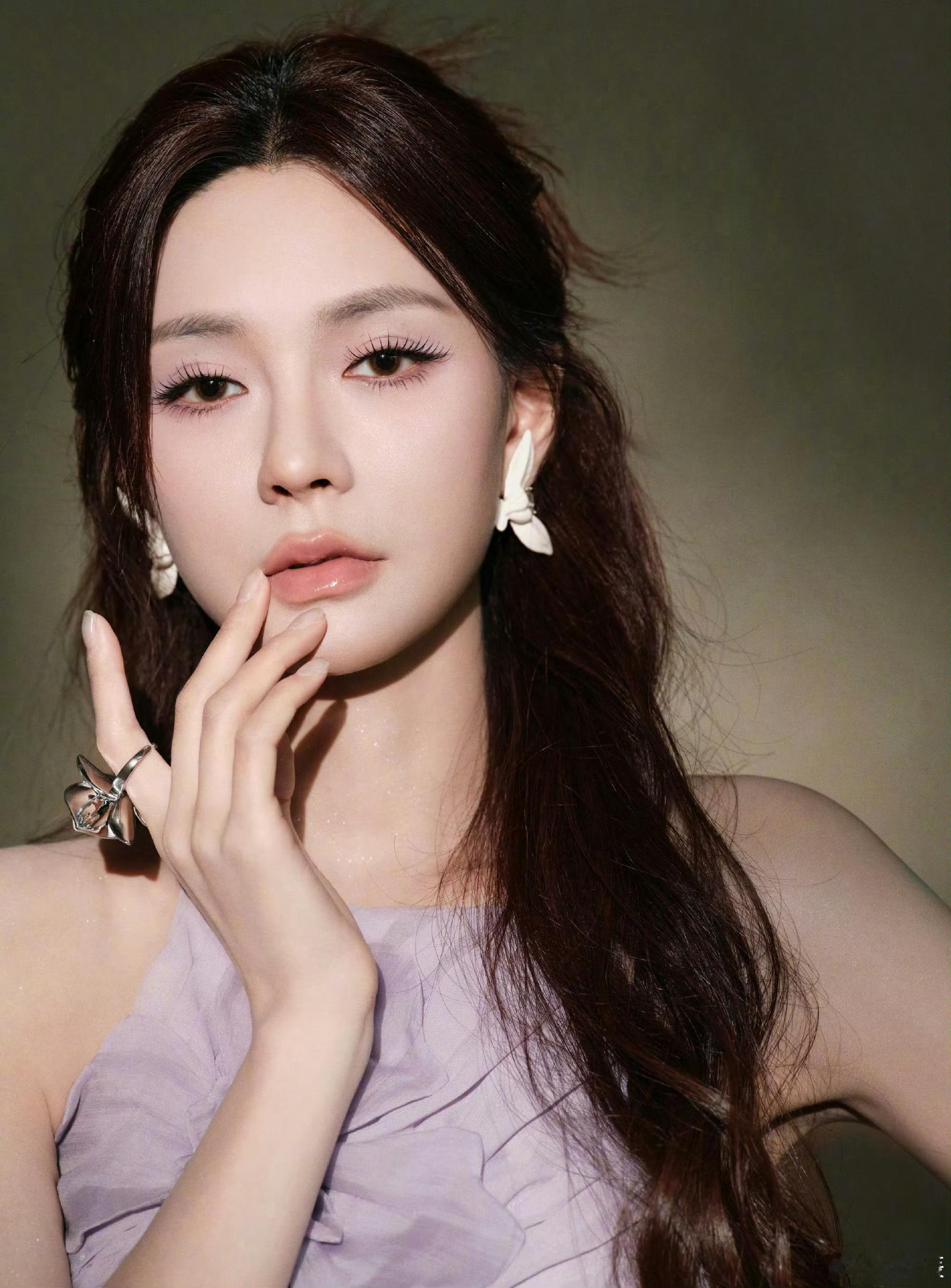 沈梦辰好漂亮沈梦辰这期主持声鸣远扬的衣服好漂亮啊，紫色衬得姐姐好温柔！！19: