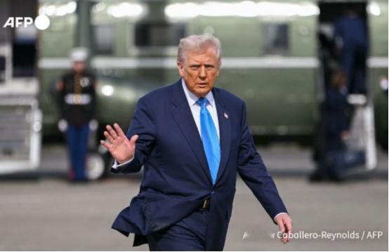 11月2号，特朗普在自己的社交媒体上再次提到了中国，并且重复了之前所提到的G2构