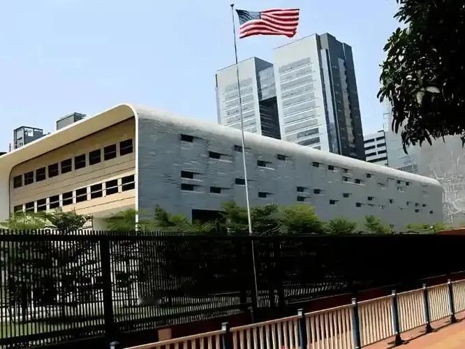 周一，美驻华使领馆发文：“卢比奥国务卿：作为世界前两大经济体，美中关系对全球影响