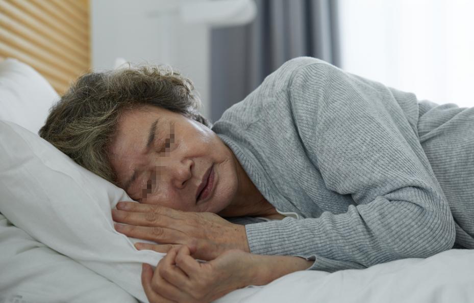 睡得多的人更容易短命？中医：是心肾失交在作祟！农村老辈常说“能躺着不坐着，能