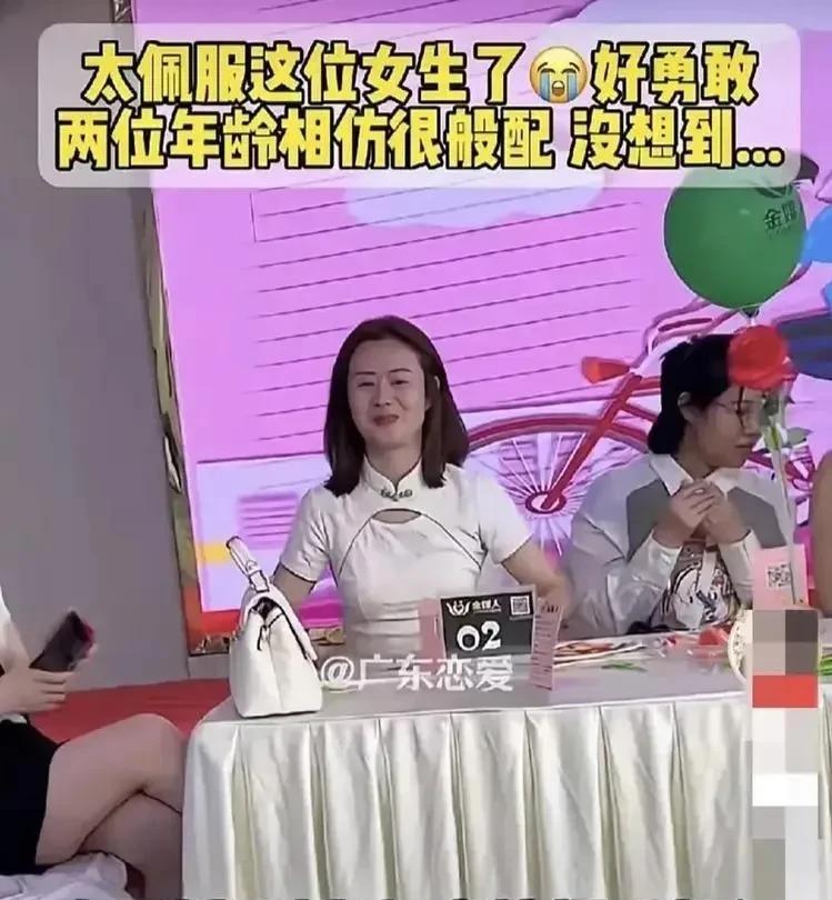 尴尬！广州一个线下大龄相亲会上，一位35岁的“大”姐姐，相中了一位32岁的黑衣小