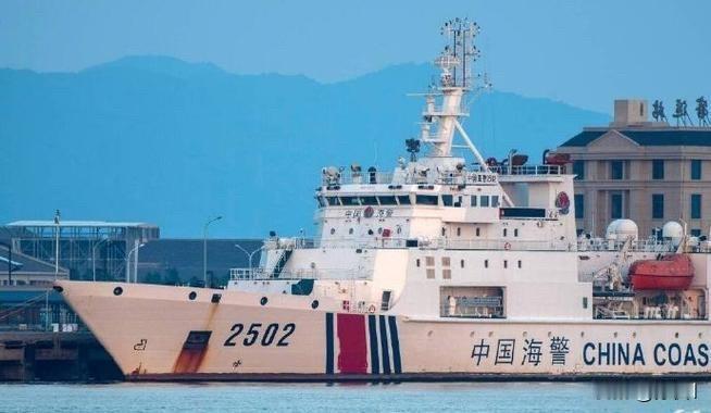谁惹我我就收拾谁咱们的海警大舰岱山舰开始在湾湾岛东侧开展常规巡逻了。这两天小日