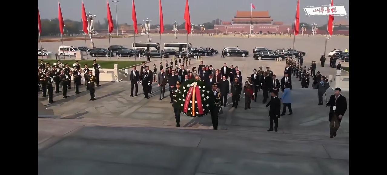 这个可以说开创了西方政要的先河，意义不一般！日前来华访问的西班牙国王向人民英