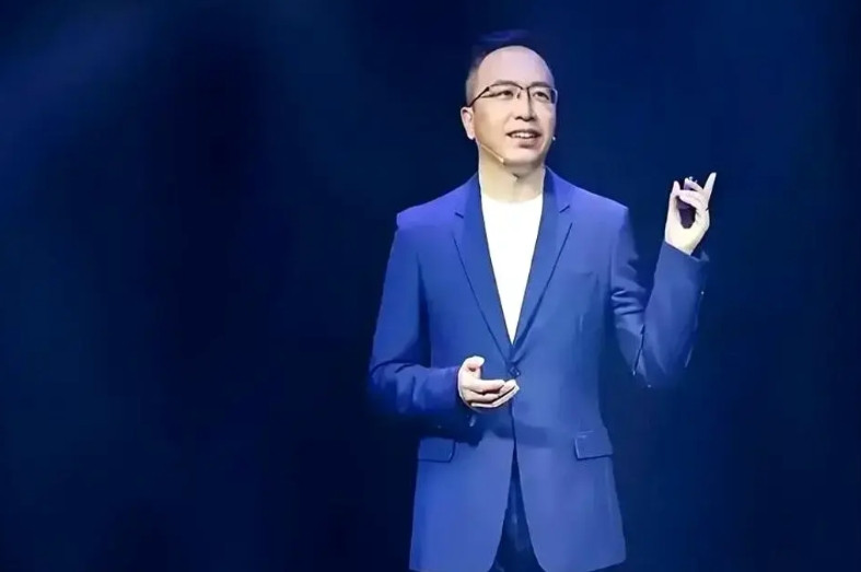 完了！赵明回不来了，去字节跳动专攻AI训练自从赵明辞掉荣耀总裁一职以来，很多