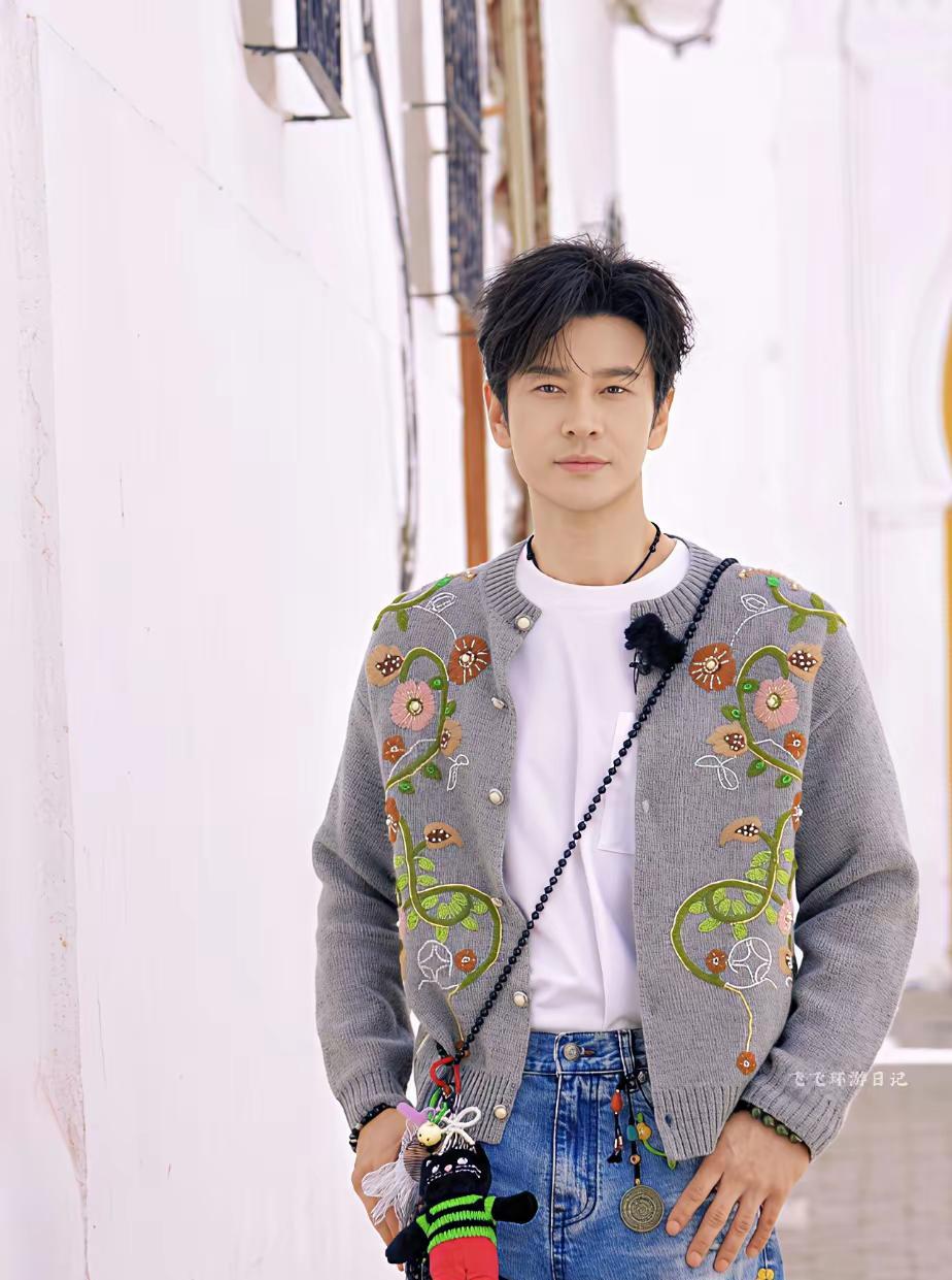 我开始理解黄晓明了为什么他能一直这么红了不是身高造假，也不是穿女装，而是他很