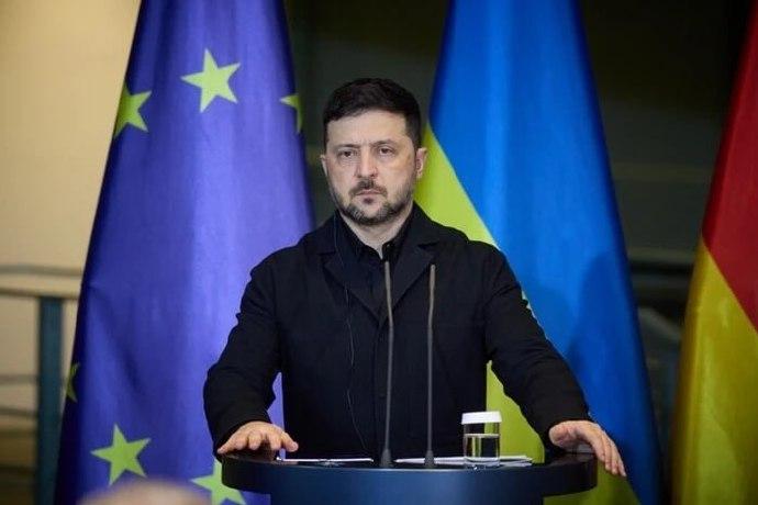 还别说，泽连斯基去欧盟要钱真有一套。他与比利时领导人巴特-德韦弗会面时说，我