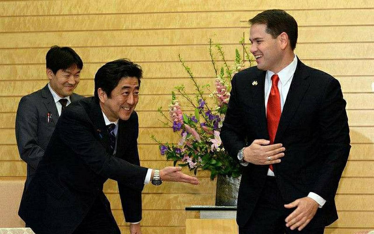 前几天偶然看到一个街头采访视频：一位法国游客被问及对中国和日本的旅行印象时，毫不