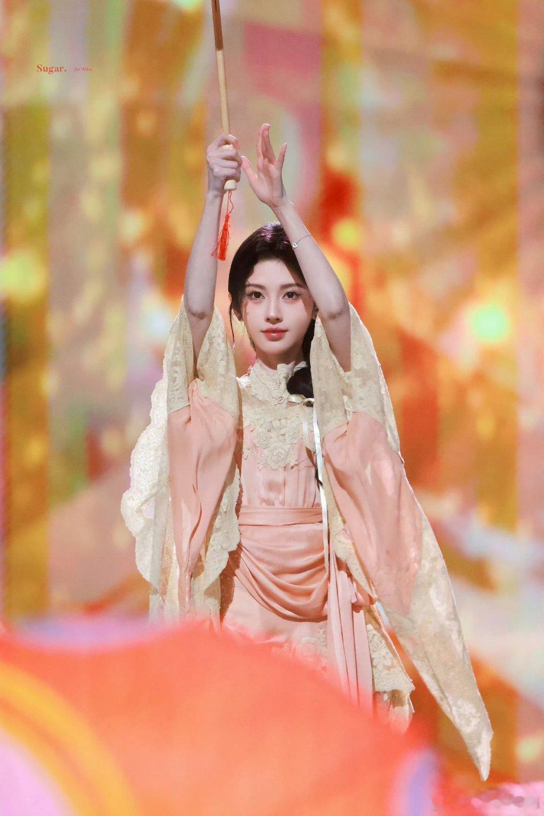 鞠婧祎还是太权威了！完全回归爱豆kiku酱的感觉我直接亲亲😘​​​