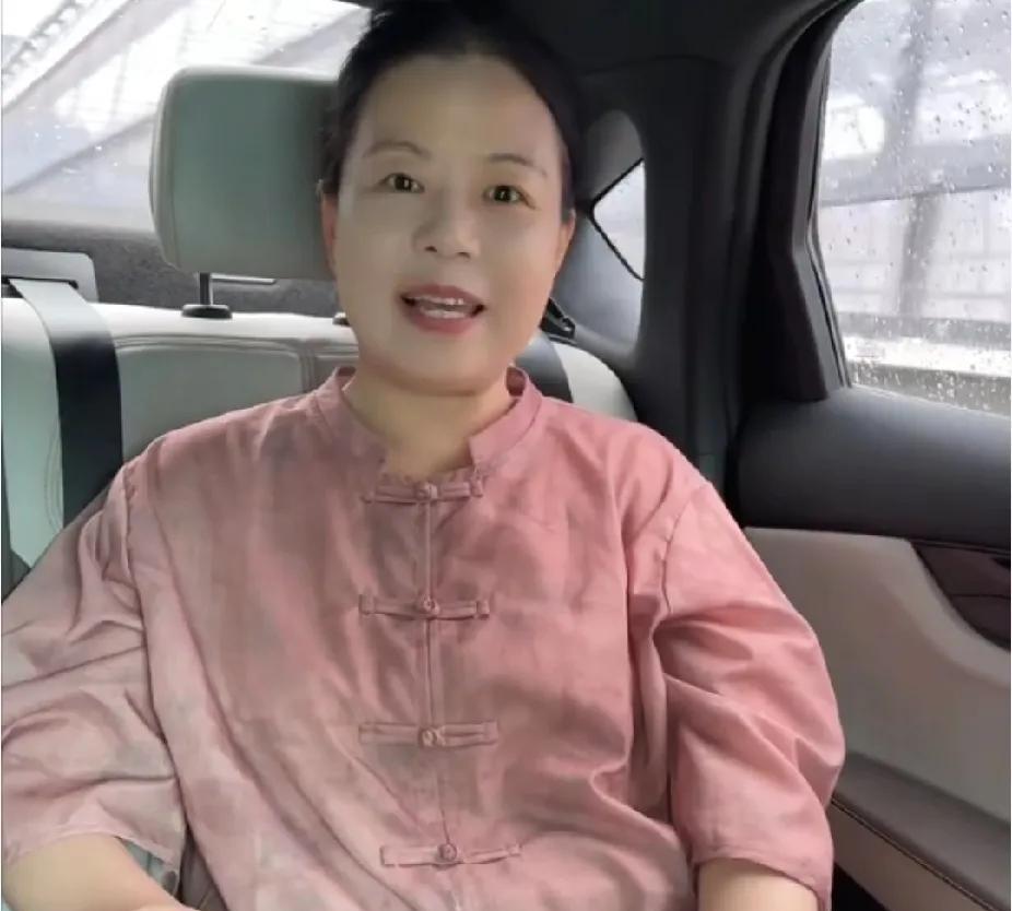 52开会已经昭告天下了。这几天婆媳俩配合的挺好你出来，我不出来，你不出来，我出