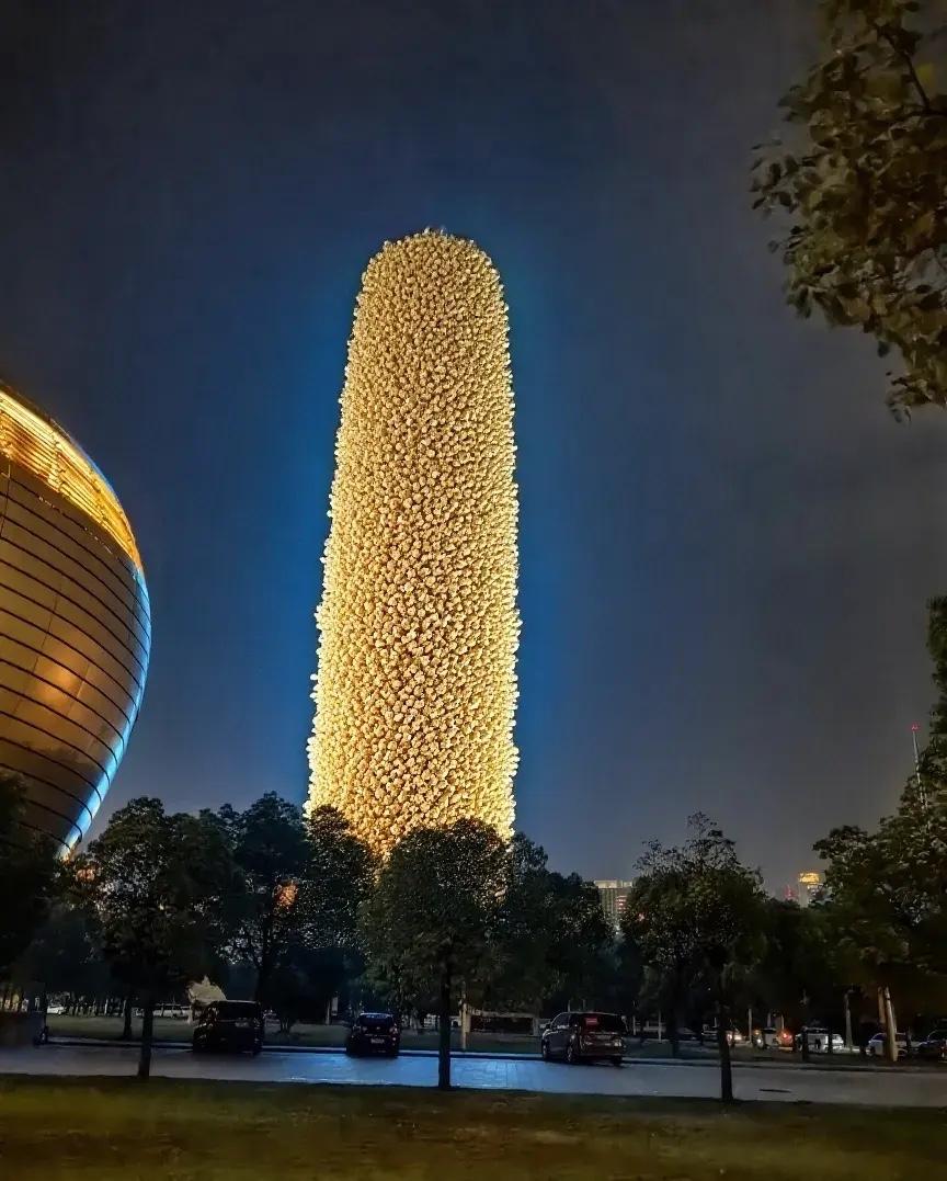 河南有多热可能热到超乎你想象，玉米楼都被热成爆米花楼了。