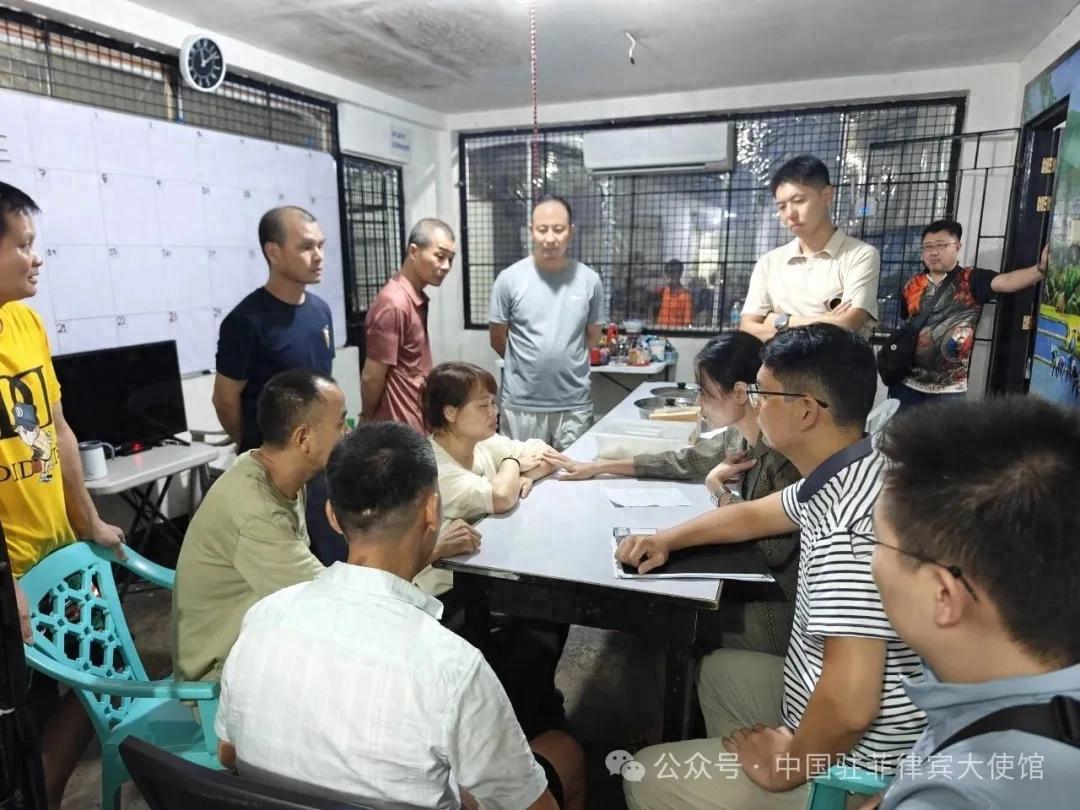 “太气愤了！”菲律宾国防部长特奥多罗下令，调动军方力量突袭当地一家钢厂，针对性扣