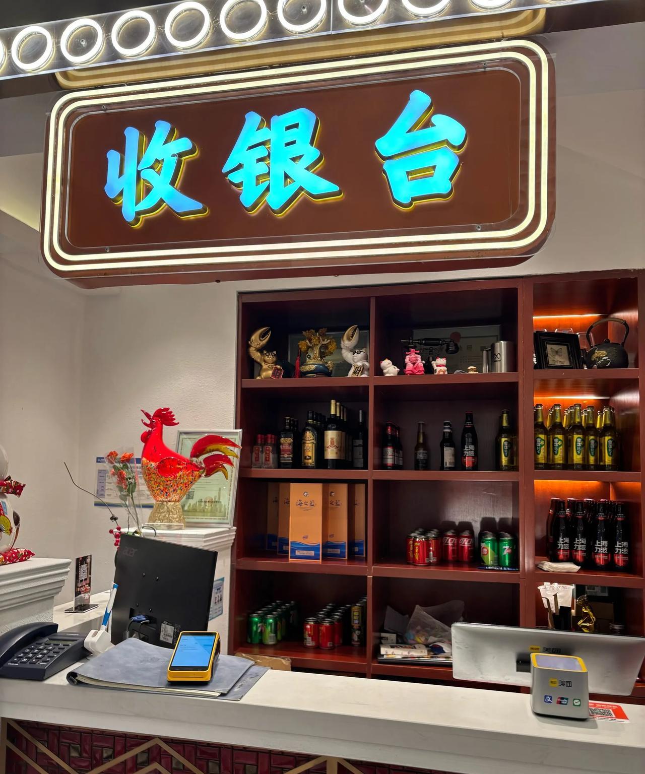 社保新规出台了，老婆却失业了。老婆今年四十了，之前一直在一家酒楼干收银，都干了十