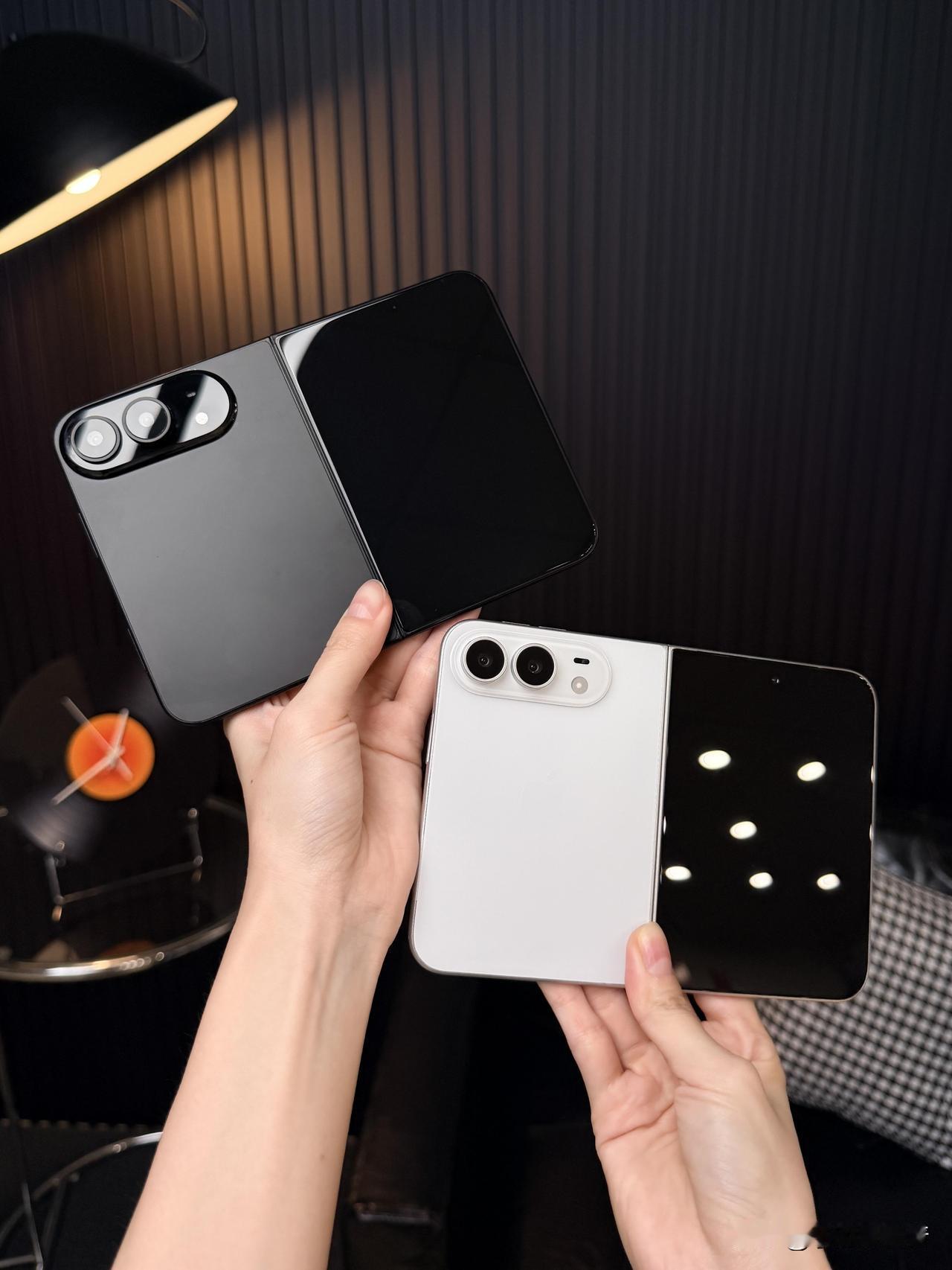 苹果首款折叠屏iPhoneDuo已于2026年9月发布，国行15999元起，顶