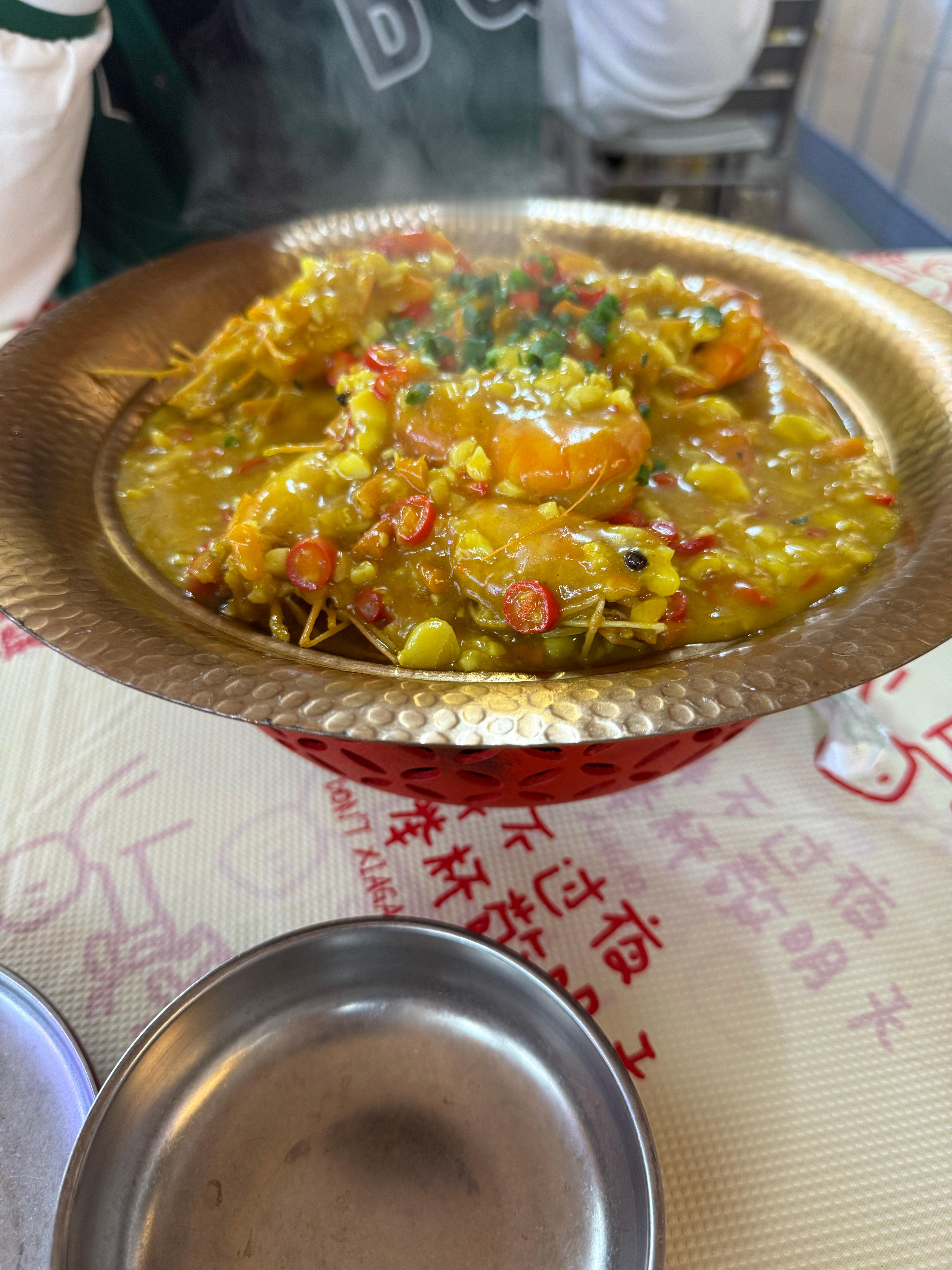 今日午餐罗氏虾，凤梨飞饼