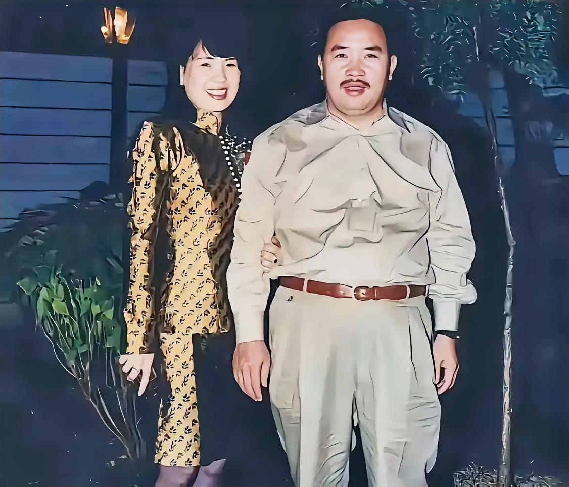 这是赖昌星和他的前妻曾明娜。相当年，大量走私，获取巨额不义之财，赖昌星国内生活阔